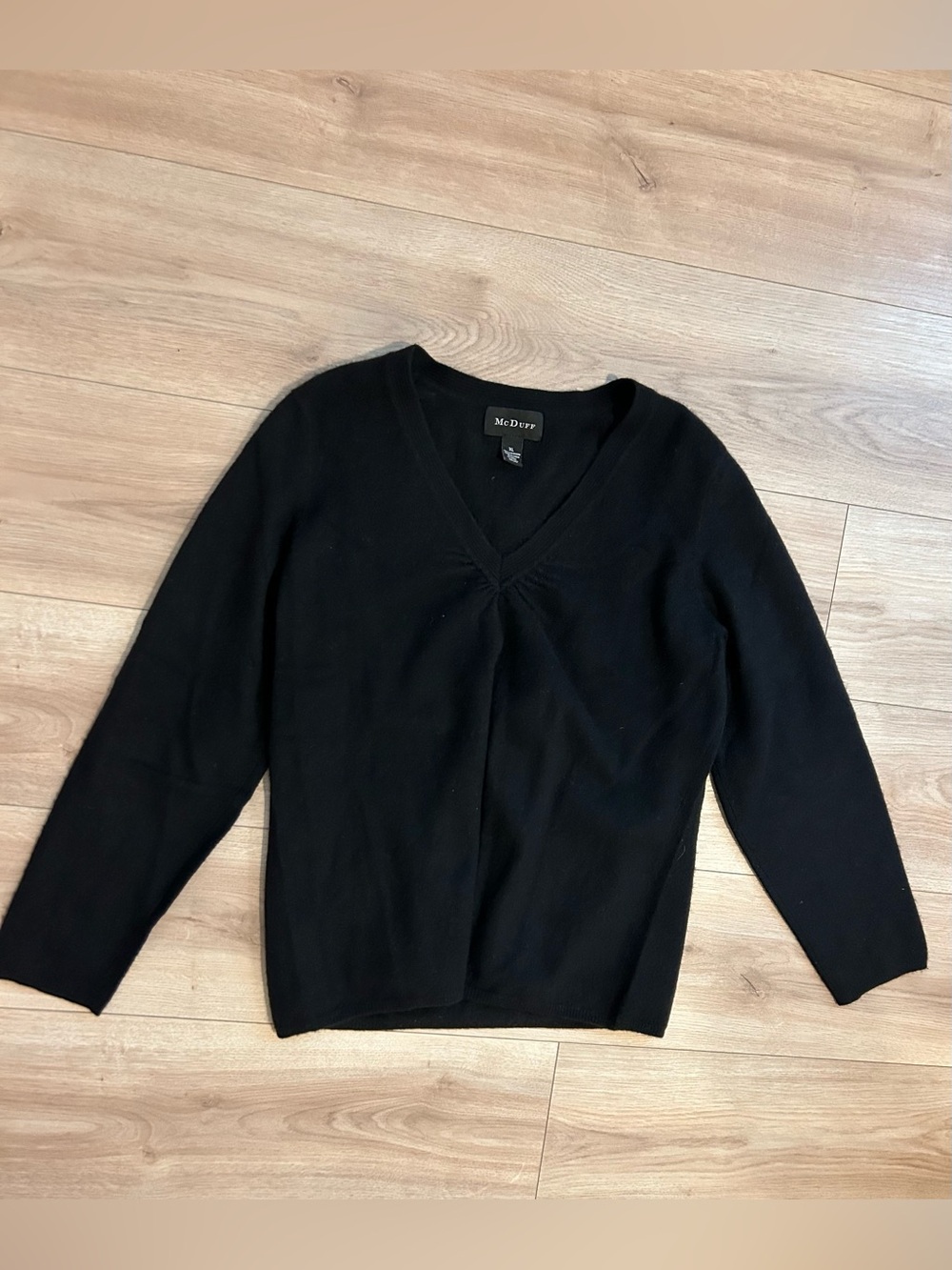 100% Cashmere McDuff Black V-Neck Sweater for Women